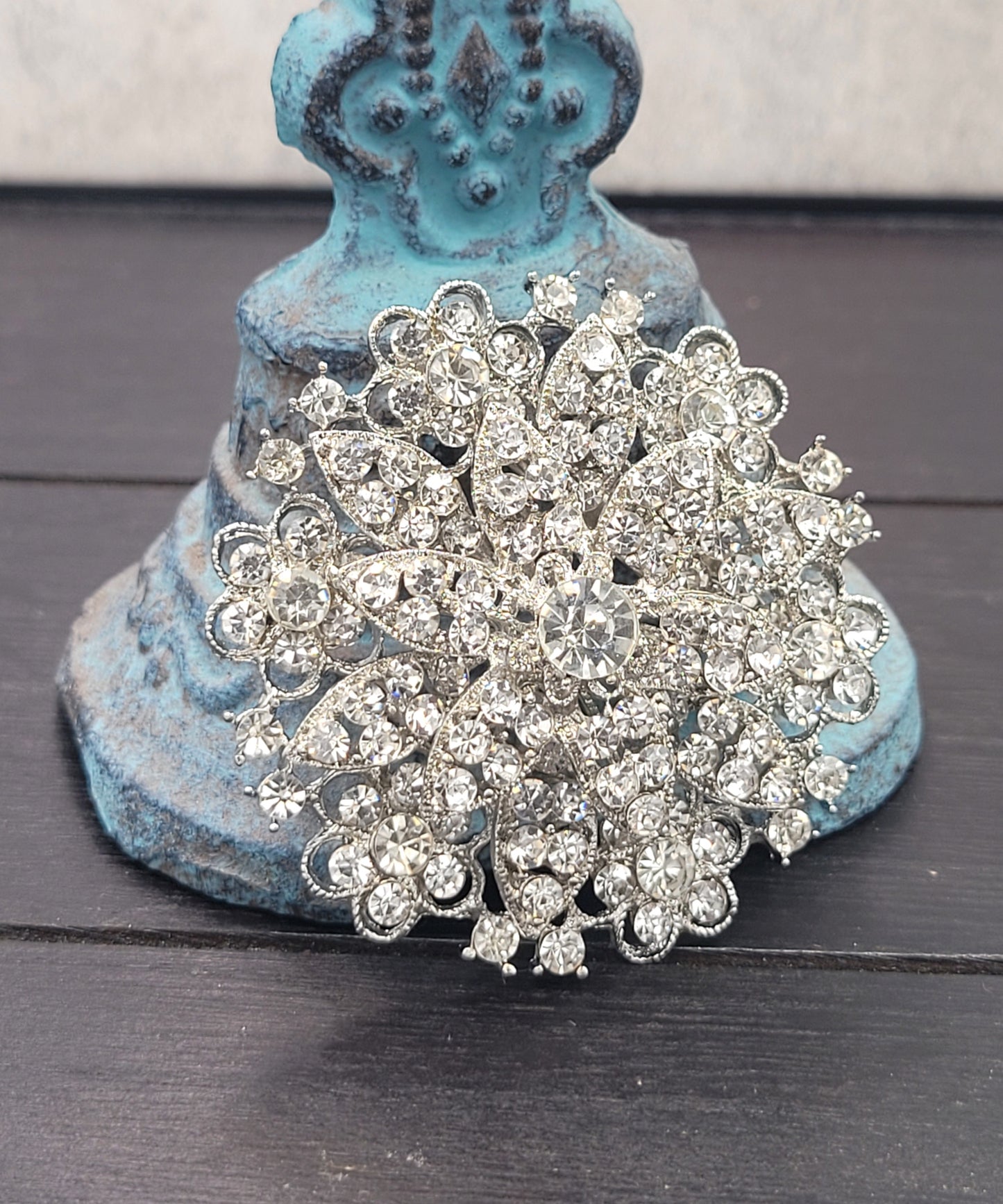 BESHEEK | Silvertone Rhinestone Winter Flower Brooch