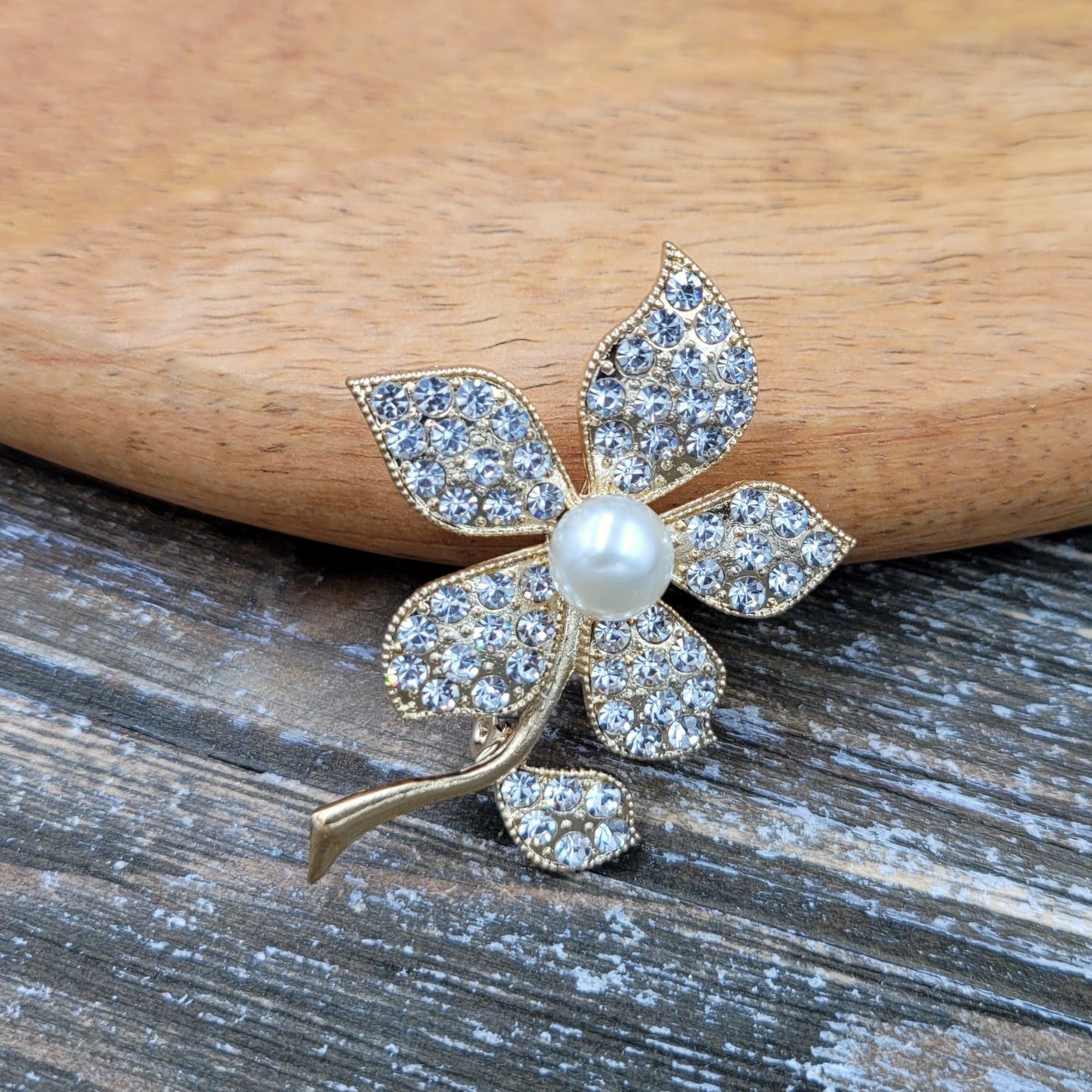 BESHEEK | Goldtone Rhinestone Flower Brooch