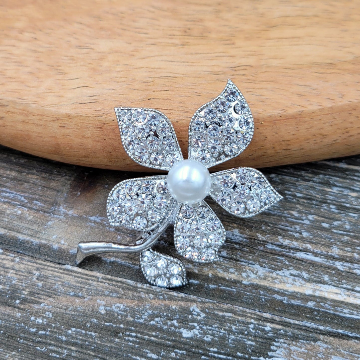 BESHEEK | Silvertone Rhinestone Flower Brooch Pin