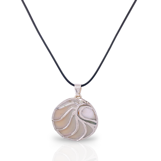 Cream Mother of Pearl Circle Nautilus Shell Pendant Necklace