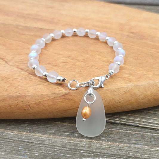 BESHEEK Silvertone, Clear, Seaglass and Beige Freshwater Pearl Beaded Bracelet| Handmade Hypoallergenic Boho Beach Gala Wedding Style Jewelry