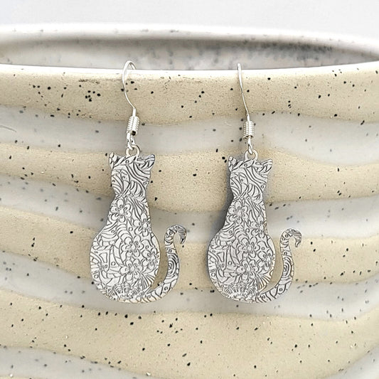 BESHEEK Filigree Embossed Kitty Cat Dangle Earrings | Hypoallergenic Boho Kitchsy Artistic Animal Cute Style Fashion Earrings